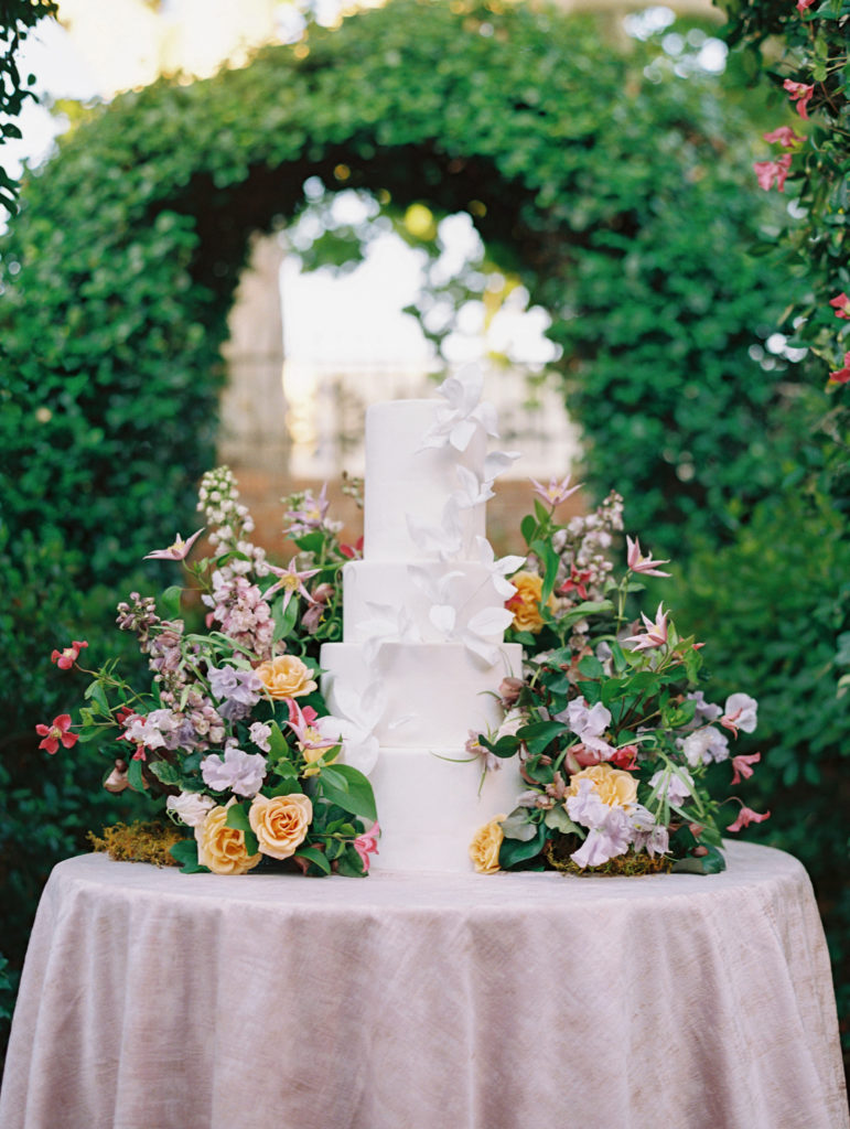 wedding cake, garden wedding